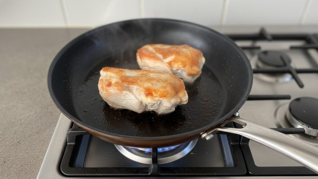 弱火でじっくり加熱し生焼けを防ぐ