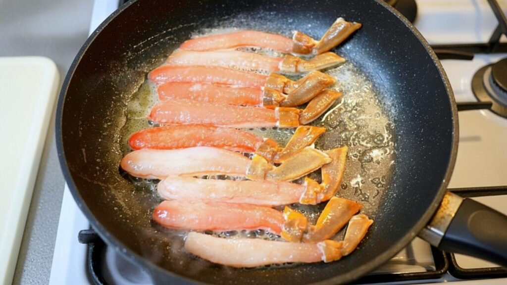 フライパンで手軽に実践！ボイル蟹の焼き方