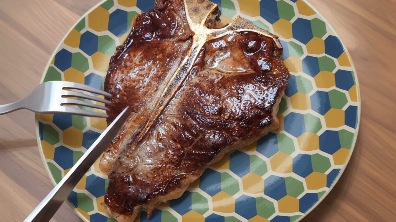 Tボーンステーキの焼き方攻略！フライパンとオーブンで失敗しないコツ
